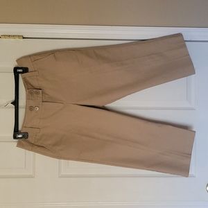 Women's khaki Capris. New Directions. Size 10 petite.